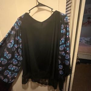 Butterfly v-neck blouse size 3x